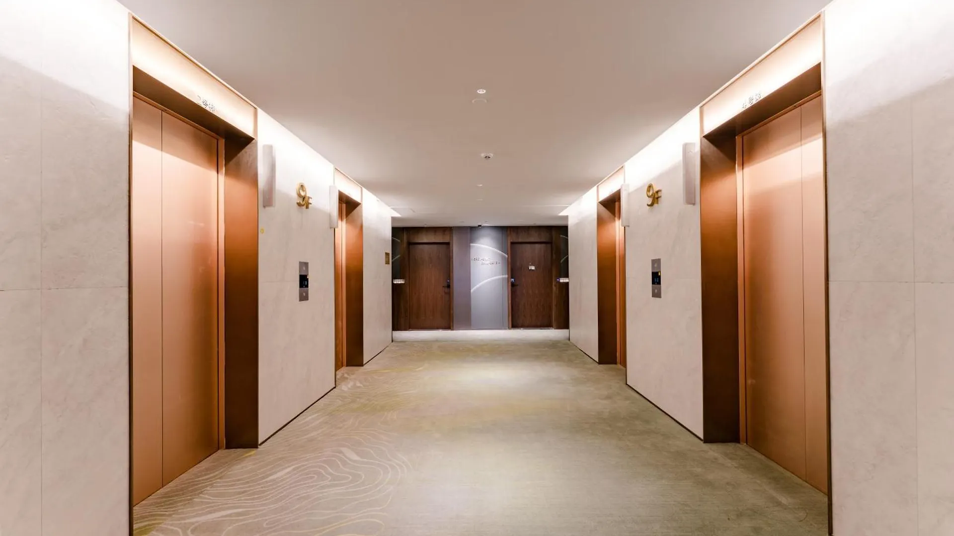 Madison Zhengzhou East Railway Station Hotel China