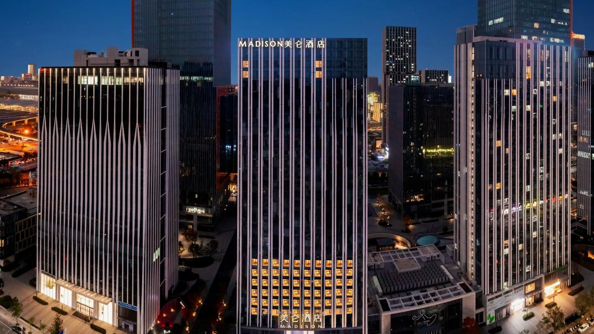 Madison Zhengzhou East Railway Station Hotel